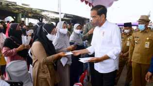 Jokowi Bakal Tambah Bansos, Tapi Ada Syaratnya