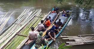 Di Pelosok Riau, Petugas Kirim Surat Suara Susuri Sungai 10 Jam