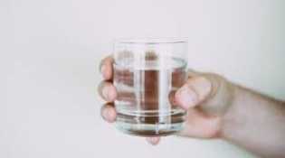 10 Manfaat Minum Air Hangat Secara Rutin, Baik untuk Kesehatan
