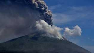 Merapi dan Deretan Gunung Api di Indonesia yang Sedang Erupsi
