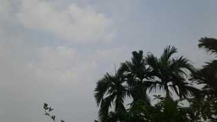 Pagi Ini Kabut Asap Agak Menipis di Pekanbaru, Terlihat Awan di Langit