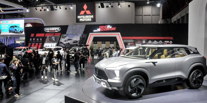Daftar 5 Mobil Mewah dan Termahal di IIMS 2023