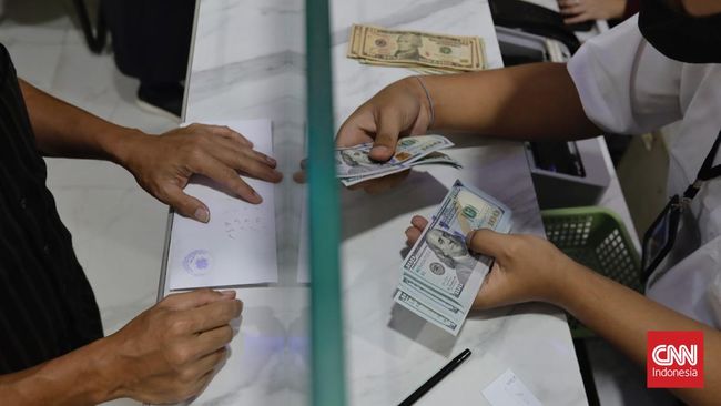 Rupiah Meradang ke Rp15.274 per Dolar AS Awali Pekan Ini