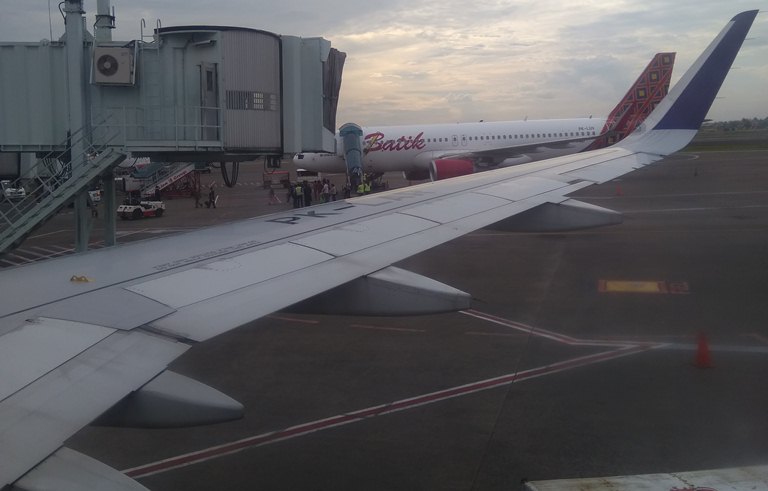Jokowi Minta Tanyakan ke Menhub Soal Tiket Pesawat Masih Mahal