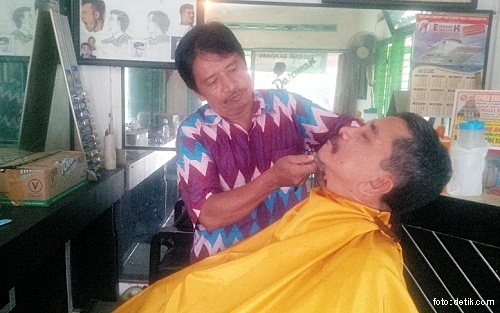 Kisah Tukang Pangkas Rambut Miliki Pelanggan Menteri hingga Raja