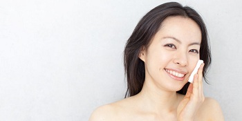 6 Tips untuk menjaga kecantikan wajah di malam hari