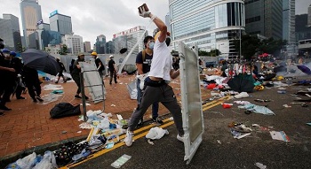 Hong Kong Rusuh, Sahamnya Berguguran