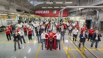 Canggih! Moge Ducati Punya Radar, Bisa Ngegas dan Ngerem Sendiri