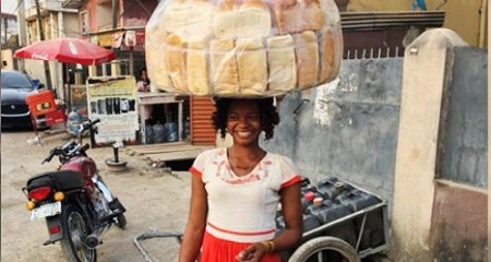 Kisah Beruntung Penjual Roti Jadi Model Terkenal