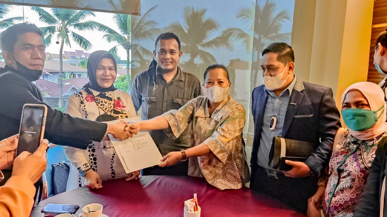 Optimis Menang! Megawati Matondang Resmi Daftar Calon Ketua Peradi Pekanbaru