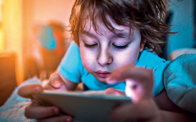 Begini Ciri Anak Kecanduan Gadget, Waspadalah!