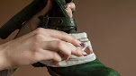 5 Bahan Alami Pengganti Semir Sepatu, Makin Mengilap