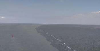 Fenomena Air Laut 'Terbelah' di Suramadu, Apa Kata Pakar