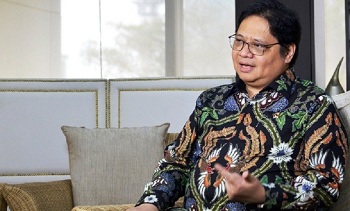 Menko Airlangga Targetkan 70 Persen Masyarakat Divaksinasi Covid-19