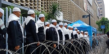 Polri Kerahkan Pasukan Asmaul Husna Amankan Demo di Bawaslu