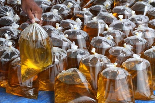 Harga Minyak Goreng Curah Perlahan Mulai Turun di Pasaran