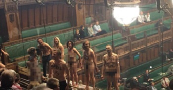 11 Demonstran Beraksi Setengah Bugil di Parlemen Inggris