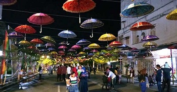 Payung Aneka Warna Percantik Wajah Kota