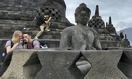Dianggap Lecehkan Candi Borobudur, Red Bull Diminta Segera Minta Maaf