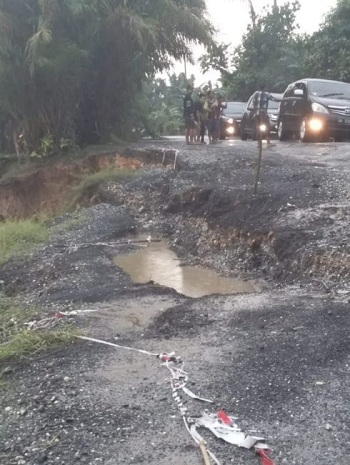 Longsor Jalan di Kuala Cenaku, Pemprov Harus Segera Bertindak