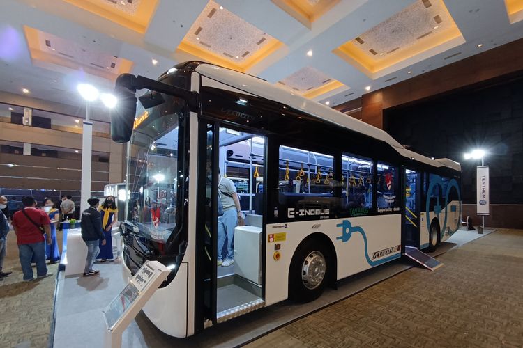 Erick Thohir Jajal Bus Listrik Buatan PT INKA di Bali