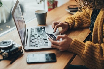 Kecanduan Belanja Online Disebut Tanda Gangguan Mental